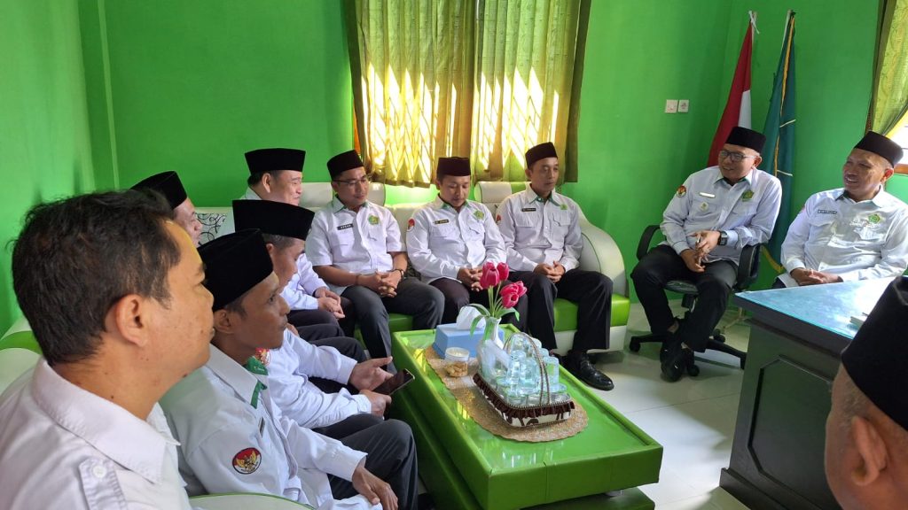 Kepala Kemenag Lumajang Tekankan Disiplin dan Pelayanan Humanis dalam Pembinaan ASN KUA Kecamatan Lumajang
