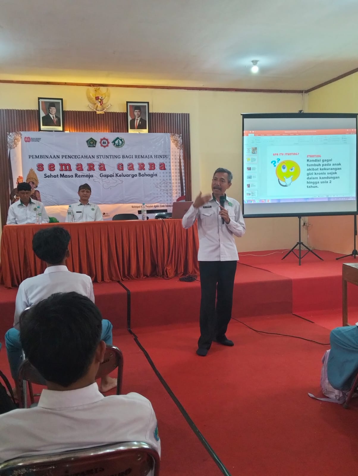 Penyuluh Agama Hindu Gelar Pembinaan Pencegahan Stunting Bagi Remaja Hindu di SMA Negeri Senduro