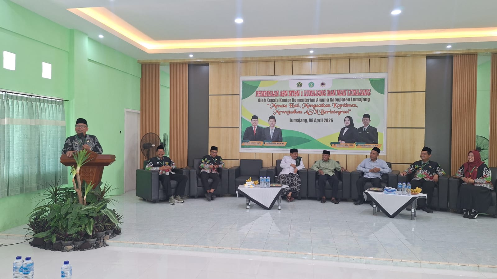 Kepala Kemenag Lumajang Tekankan Kedisiplinan ASN dalam Halalbihalal di MTsN 1 dan MAN Lumajang