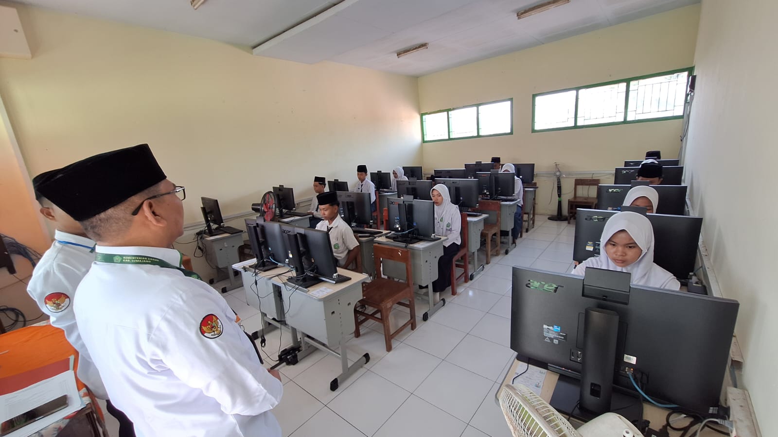 Kepala Kemenag Lumajang Pastikan Ujian TKA Madrasah Tsanawiyah Berjalan Lancar