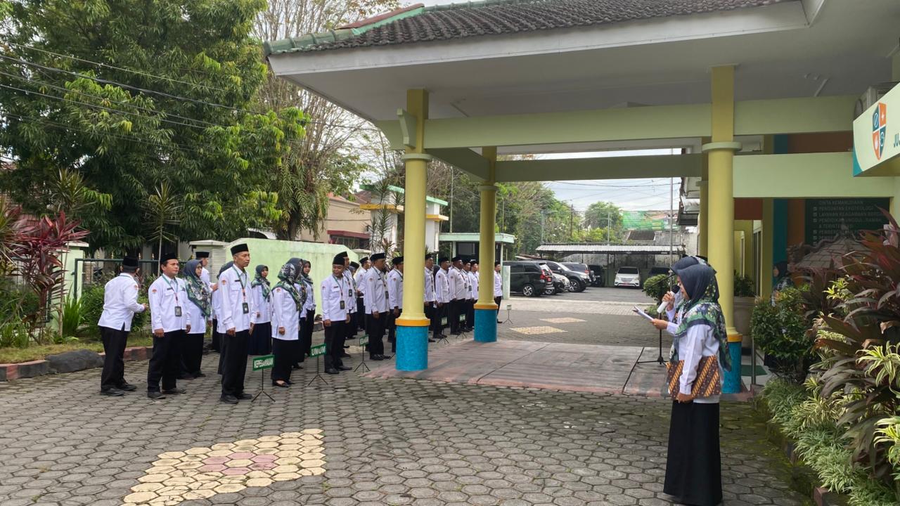 Kasubag TU Kemenag Lumajang Tekankan Disiplin ASN dan Penyusunan SOP